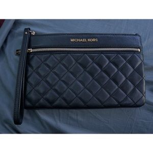 MK Black & Gold Zipper Clutch ⭐️